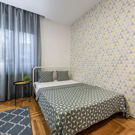 Giallo Modern Studio-free Private Parking-fast Wi-fi Διαμέρισμα Νόβι Σαντ
