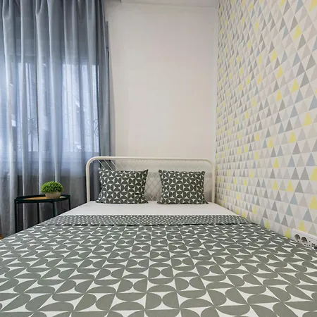 Giallo Modern Studio-free Private Parking-fast Wi-fi Novi Sad