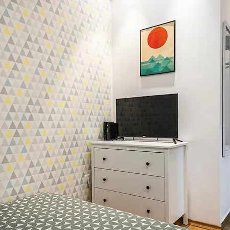Apartment Giallo Modern Studio-free Private Parking-fast Wi-fi