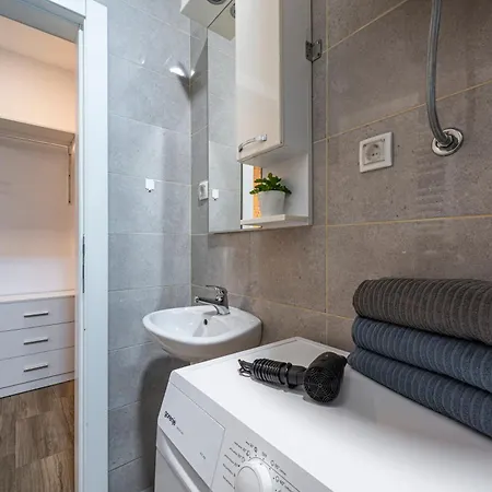 Apartment Giallo Modern Studio-free Private Parking-fast Wi-fi *