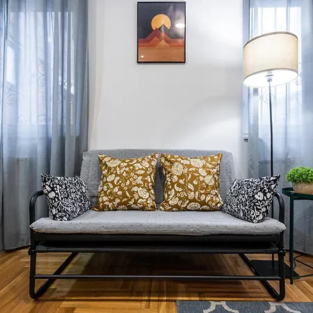 Giallo Modern Studio-free Private Parking-fast Wi-fi * Novi Sad