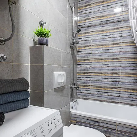 Giallo Modern Studio-free Private Parking-fast Wi-fi Novi Sad