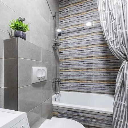 Giallo Modern Studio-free Private Parking-fast Wi-fi Apartment *